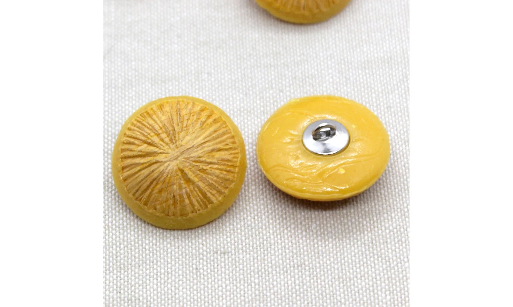 Vintage Button 407B