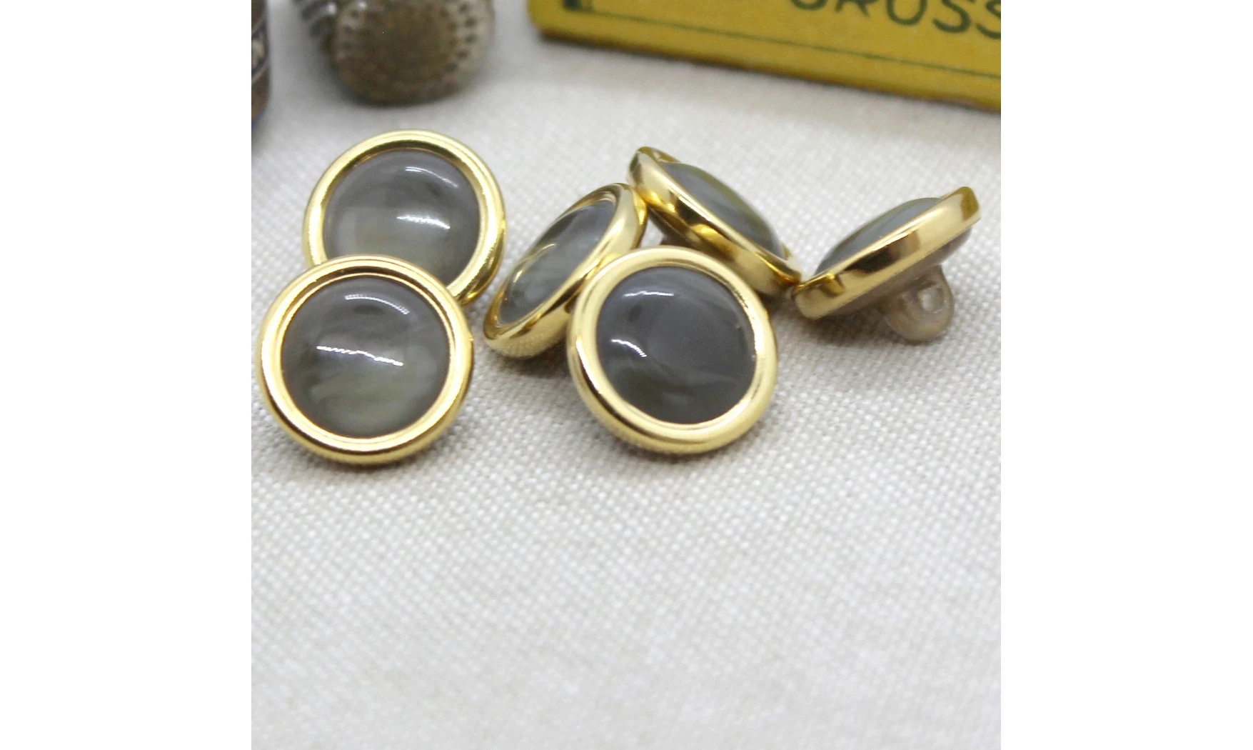 6 boutons / 15MM / Vert et doré