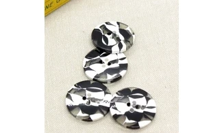 4 boutons / 27MM / Noir "Camouflage"