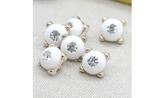 6 boutons / 10MM / Blanc et strass