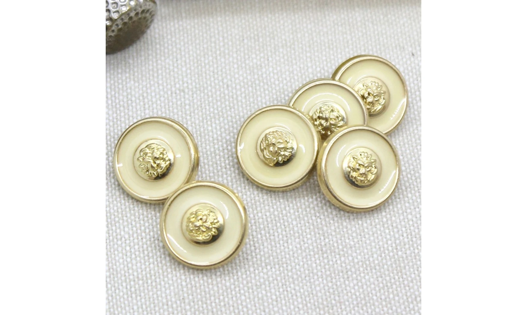 6 boutons / 15MM / Beige et centre doré