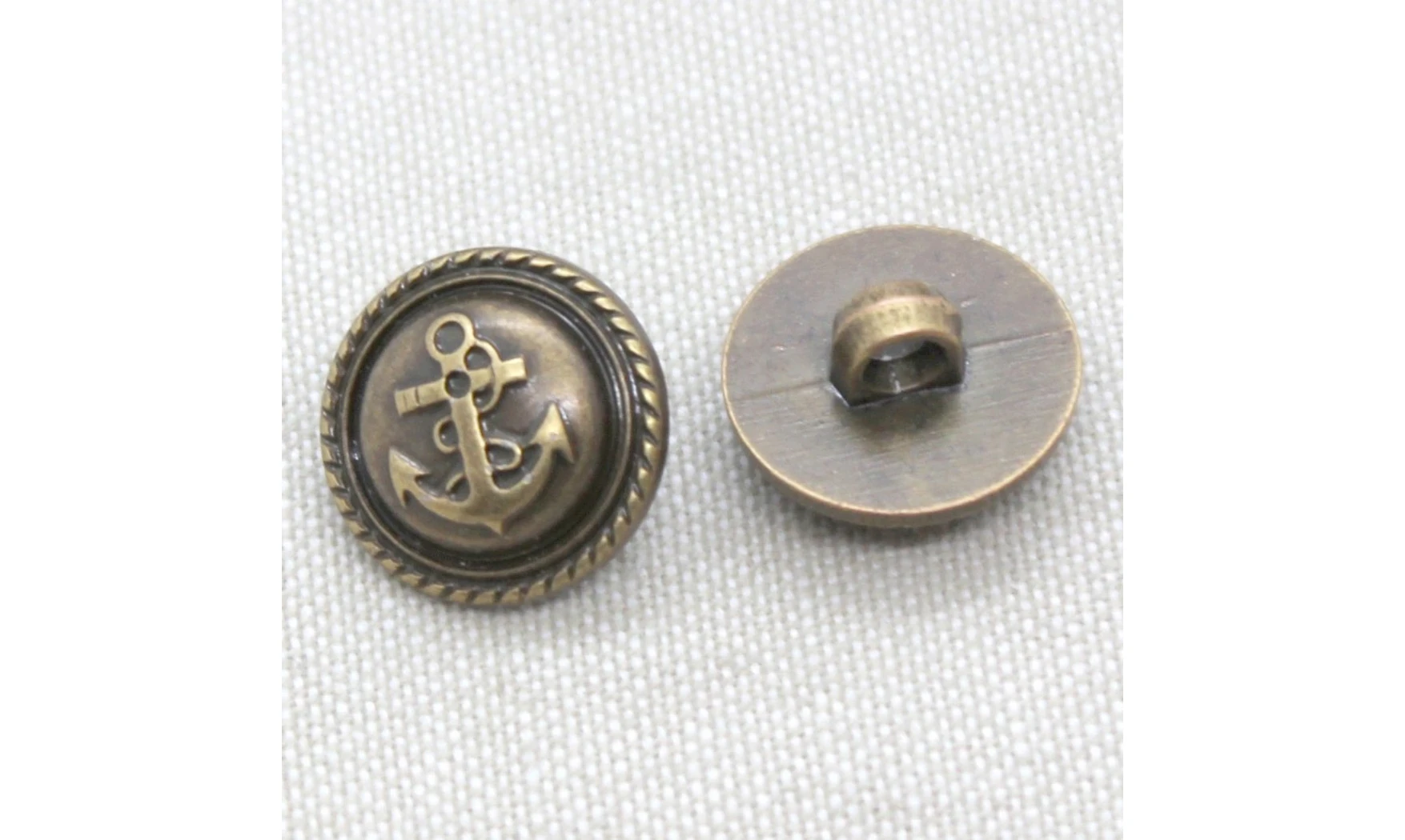 Vintage Button 379B