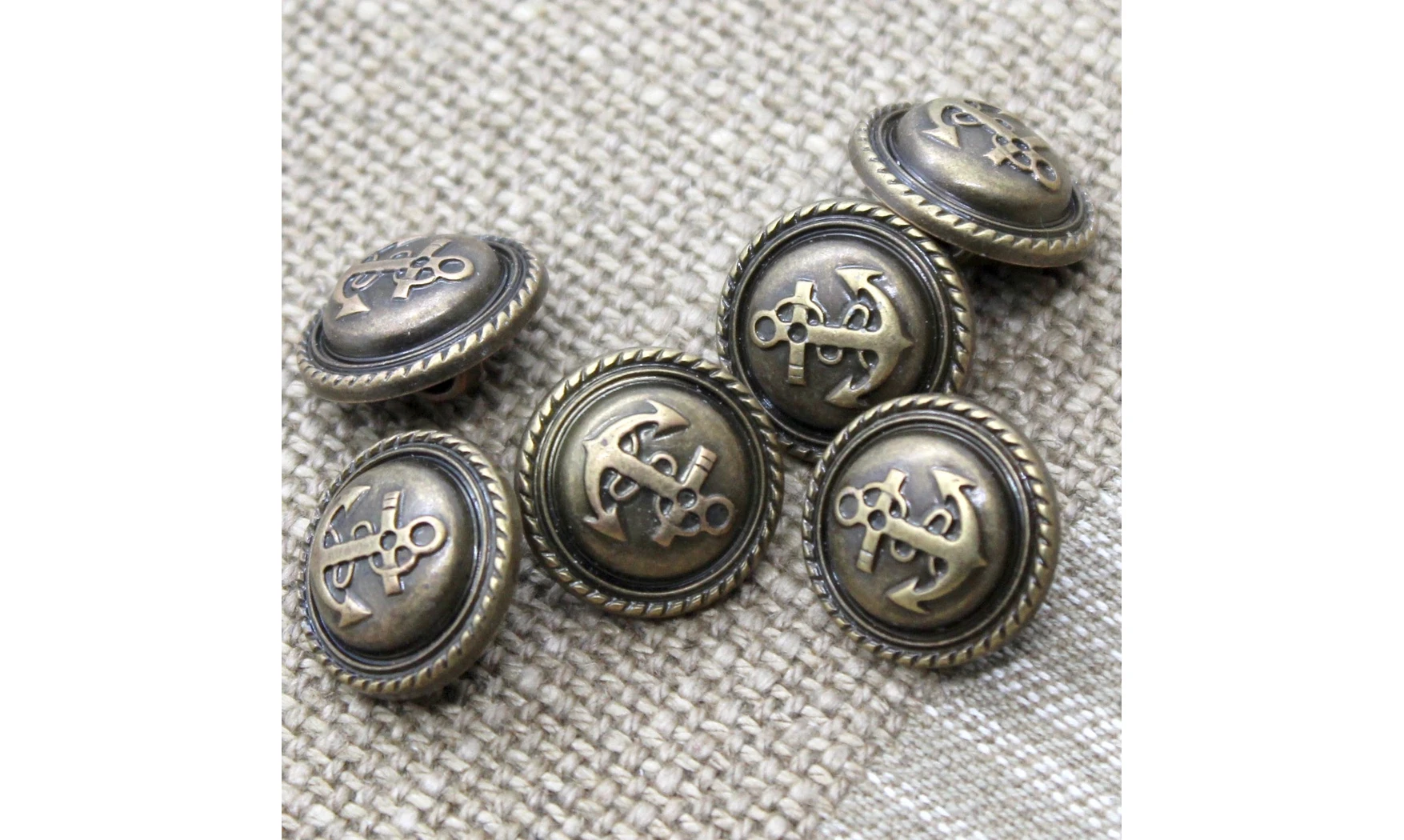Vintage Button 379B