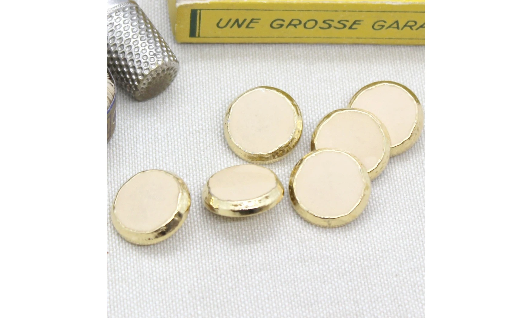 6 boutons / 18MM / Rose et contour doré