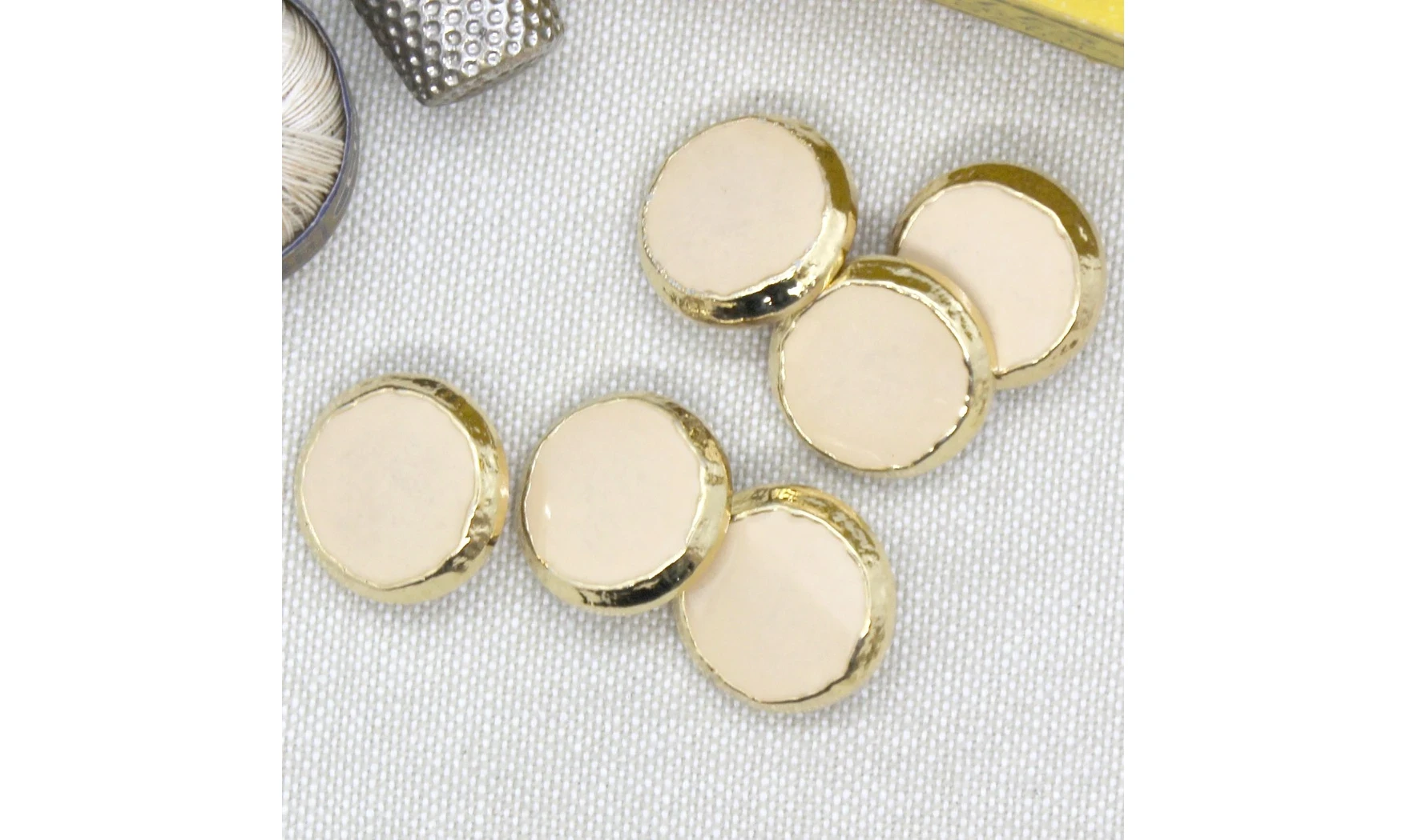 6 boutons / 18MM / Rose et contour doré