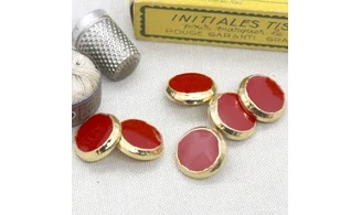 6 boutons / 18MM / Rouge et contour doré