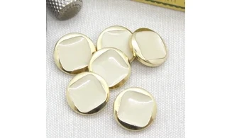 6 boutons / 18MM /Ivoire et contour doré