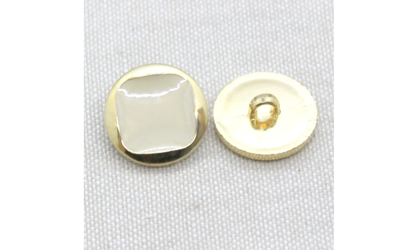 6 boutons / 18MM /Ivoire et contour doré