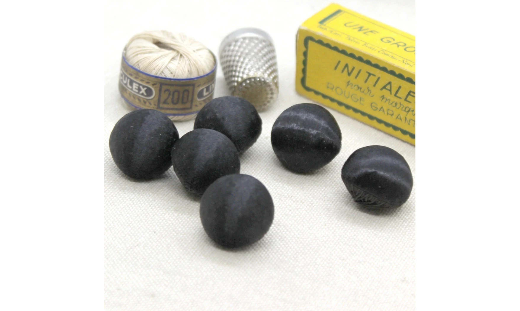 6 boutons / 18MM / Soie noire