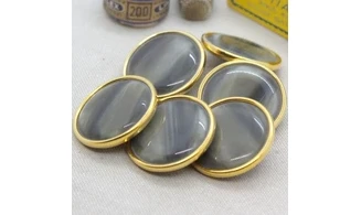 6 boutons / 31,5MM / Cabochon vert, or