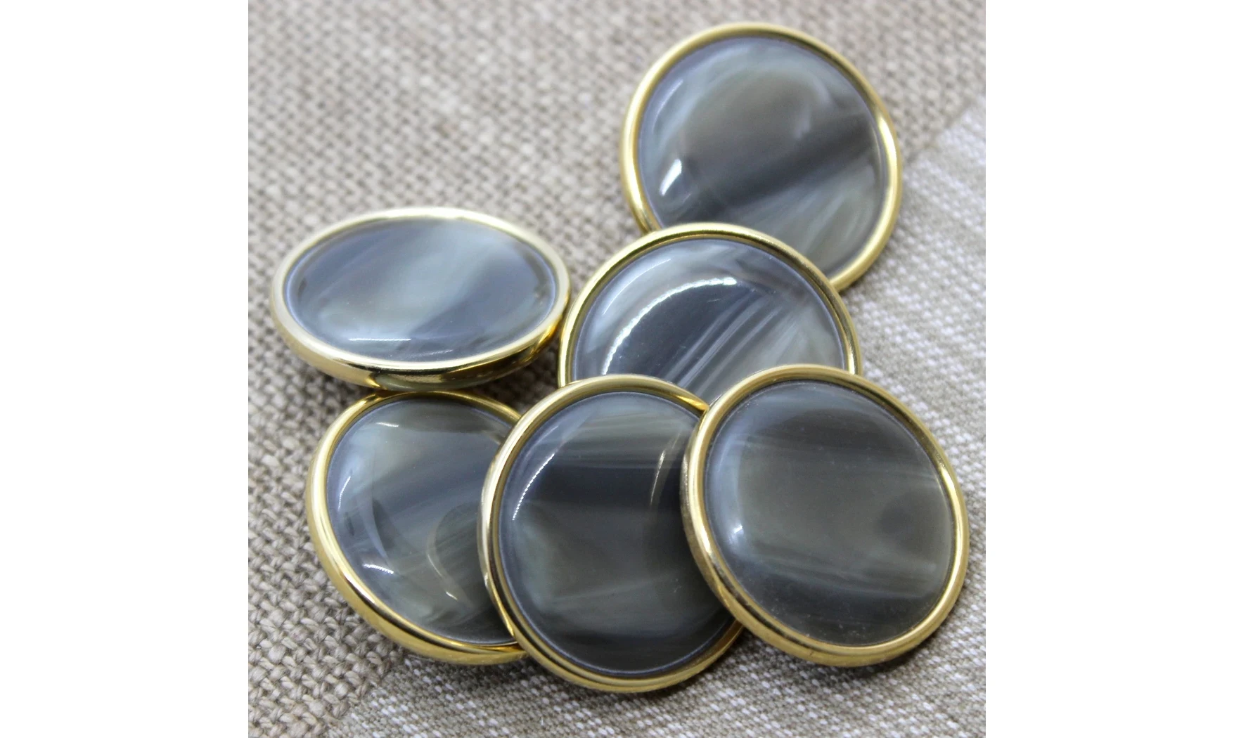 6 boutons / 31,5MM / Cabochon vert, or