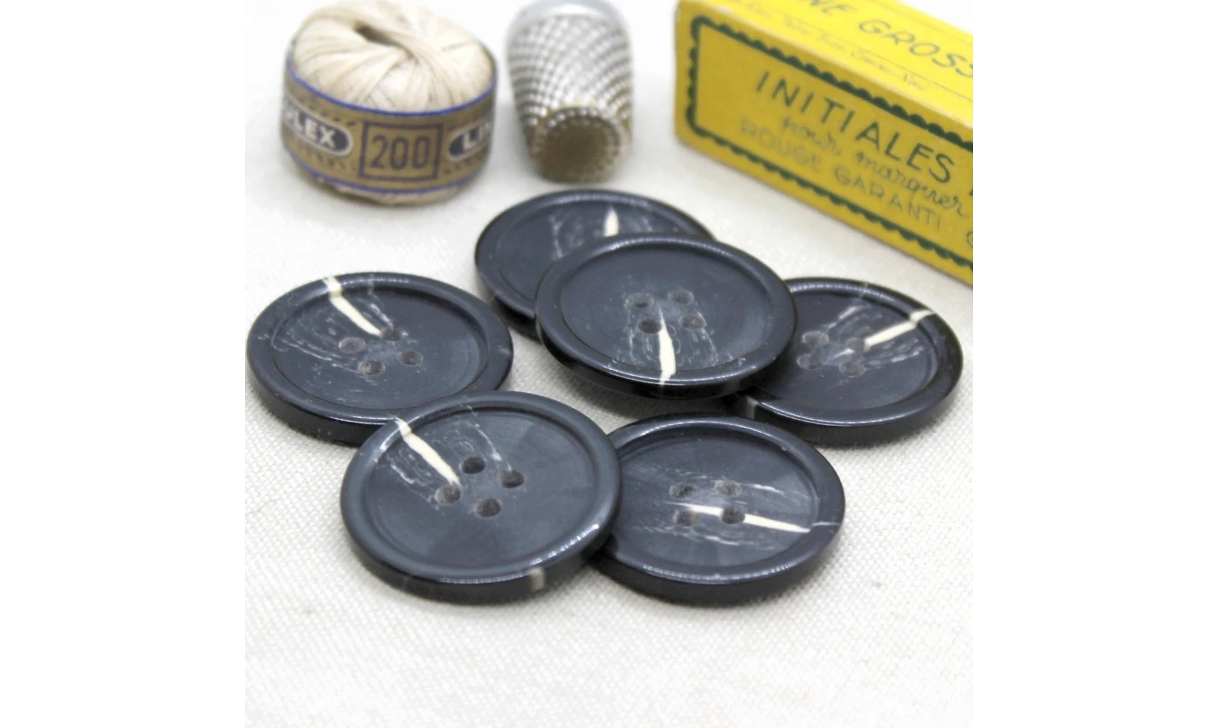 6 boutons / 30MM / Noir "Pierre"