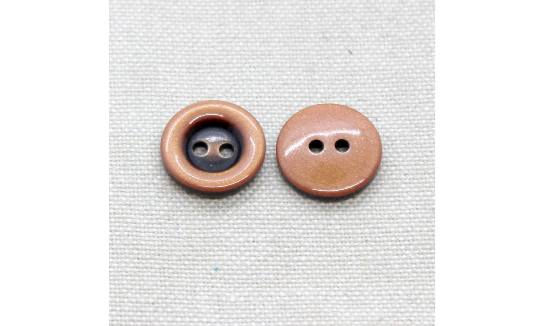 Vintage button A057A