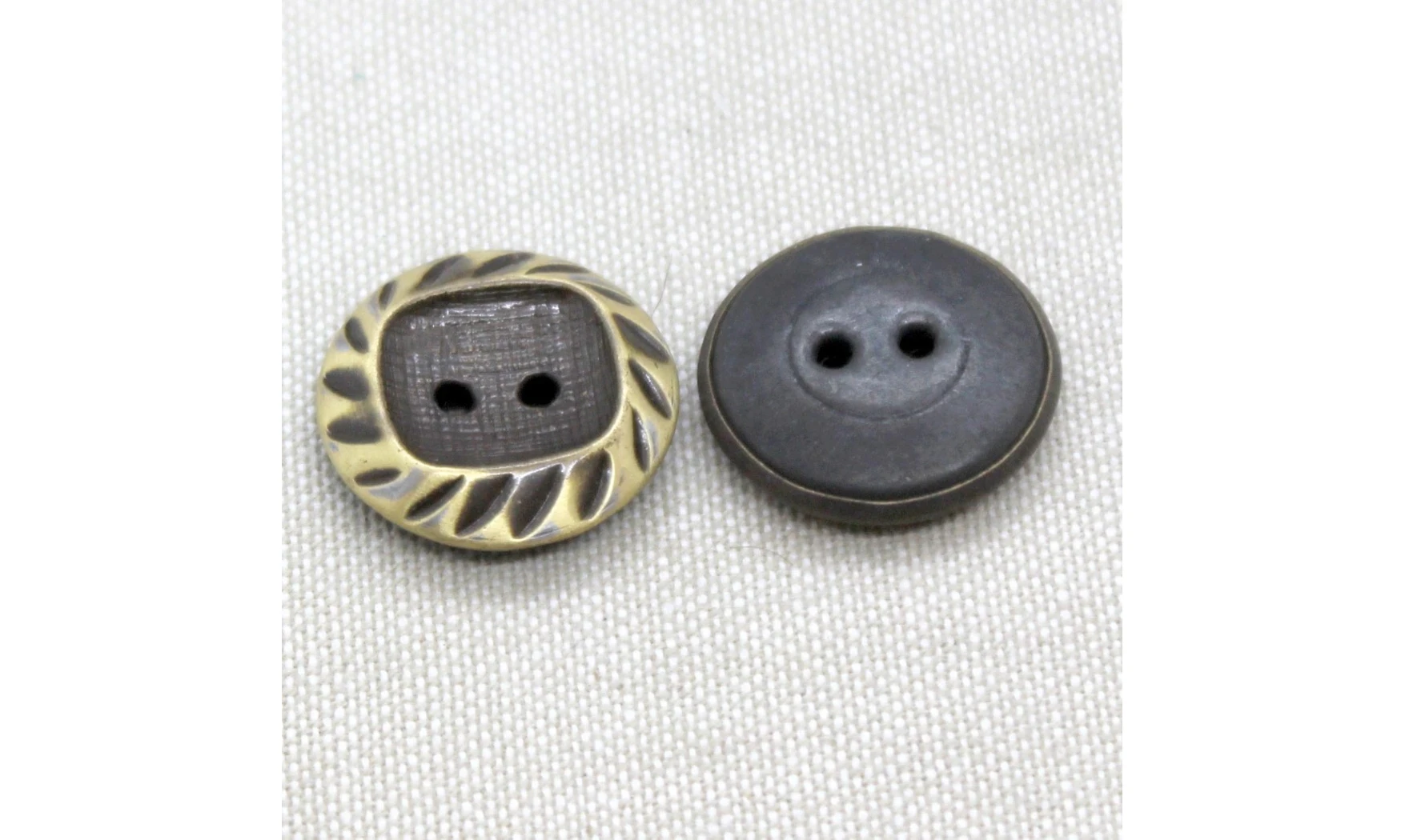 Vintage Button 403B