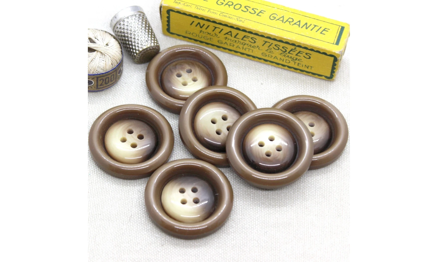 6 boutons / 35MM / Marron
