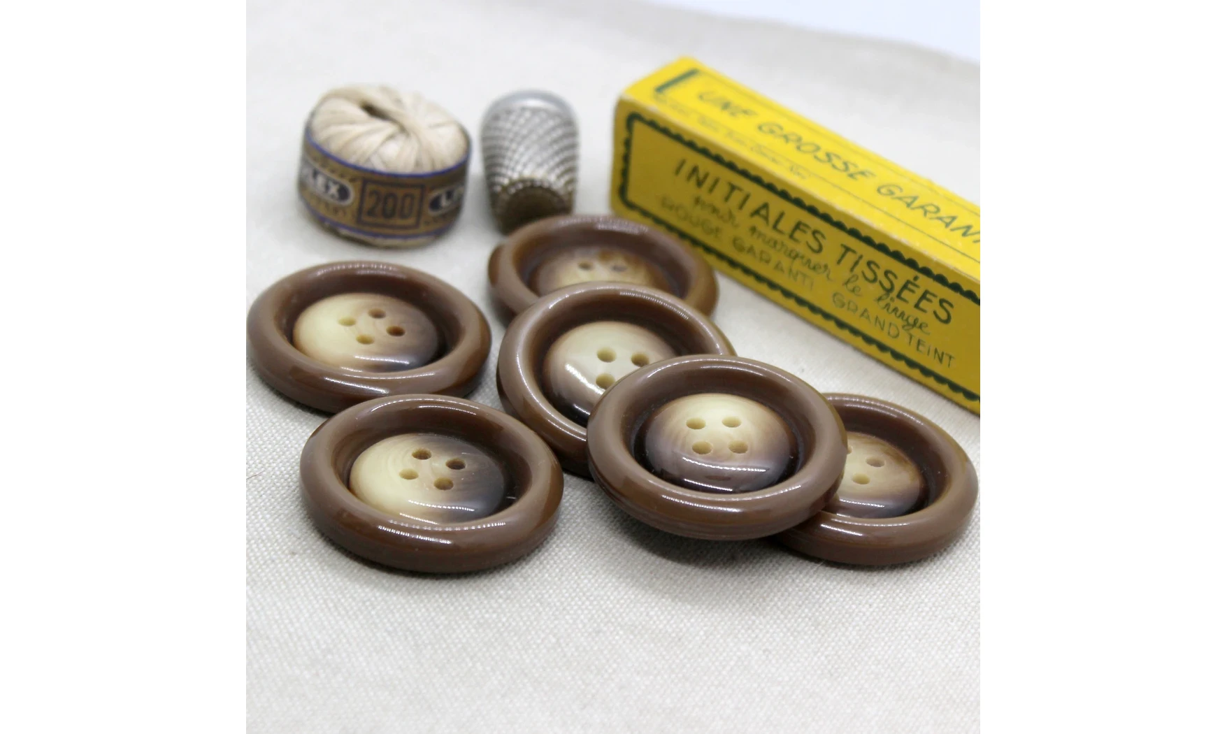 6 boutons / 35MM / Marron