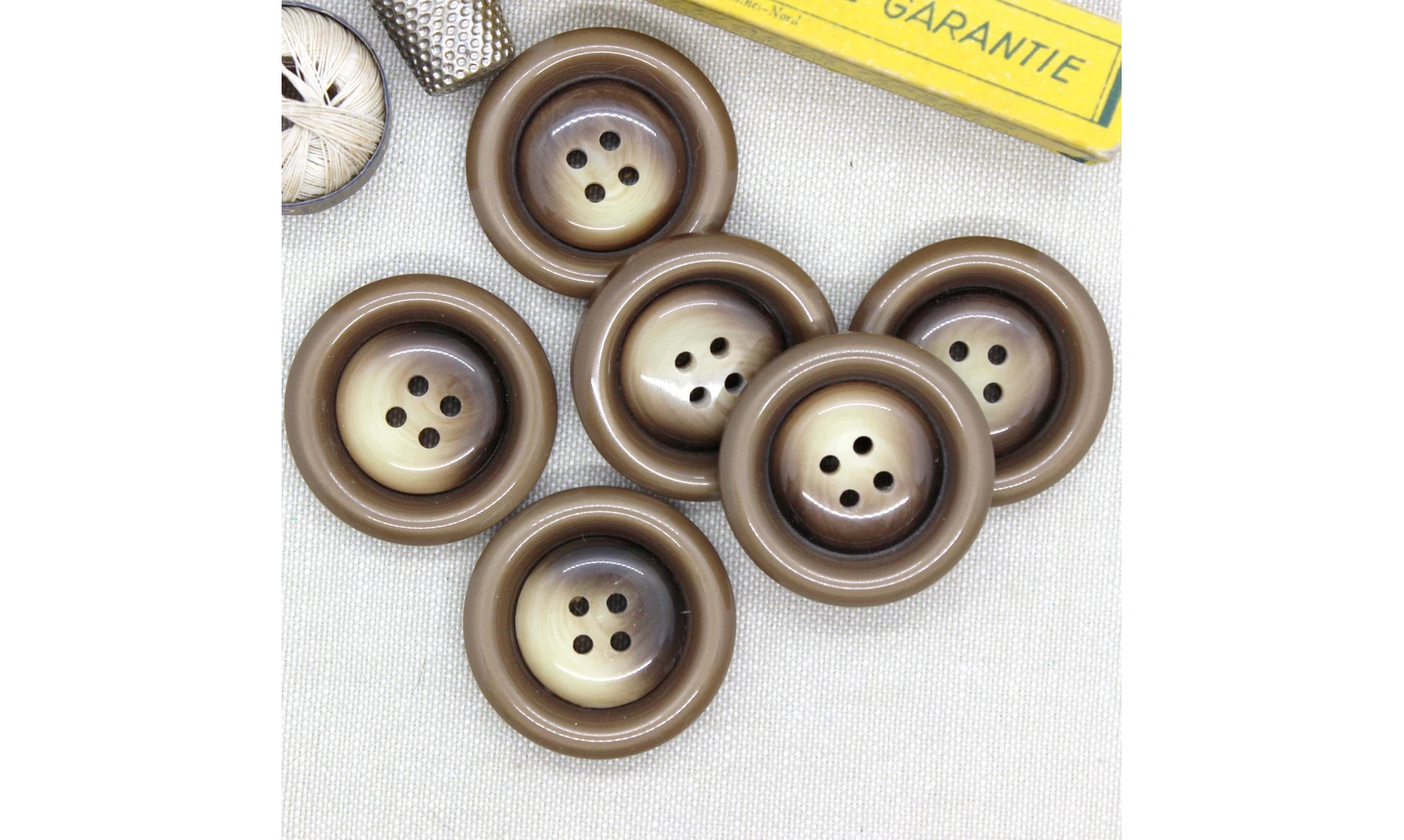 6 boutons / 35MM / Marron
