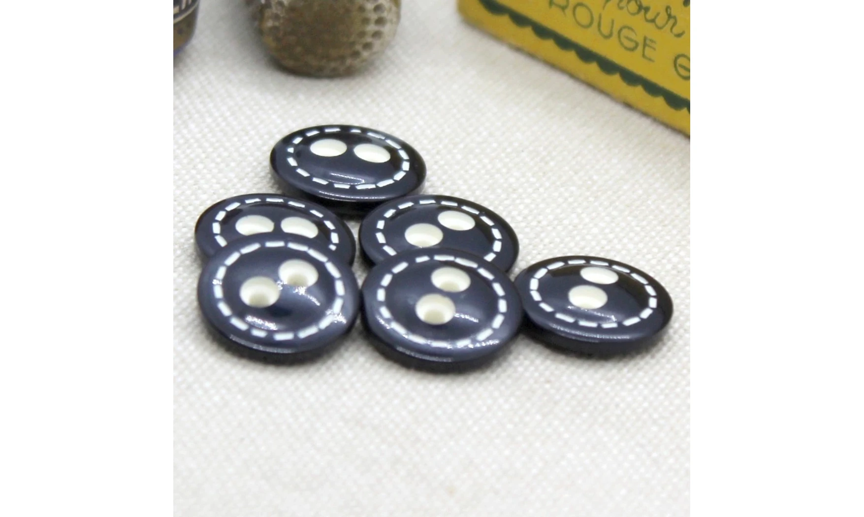 6 boutons / 13,5MM / Bleu marine couture