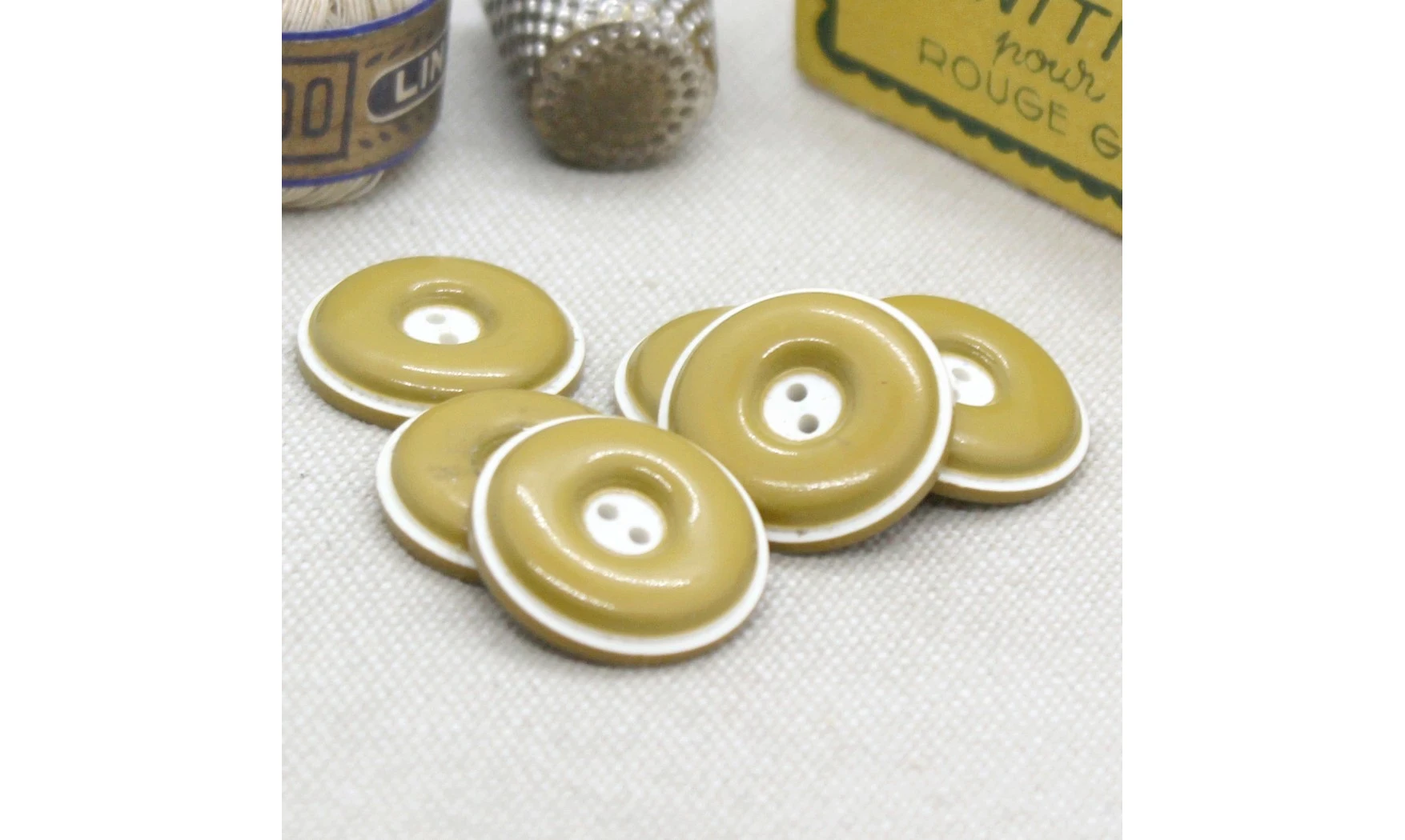 Vintage Button 418B