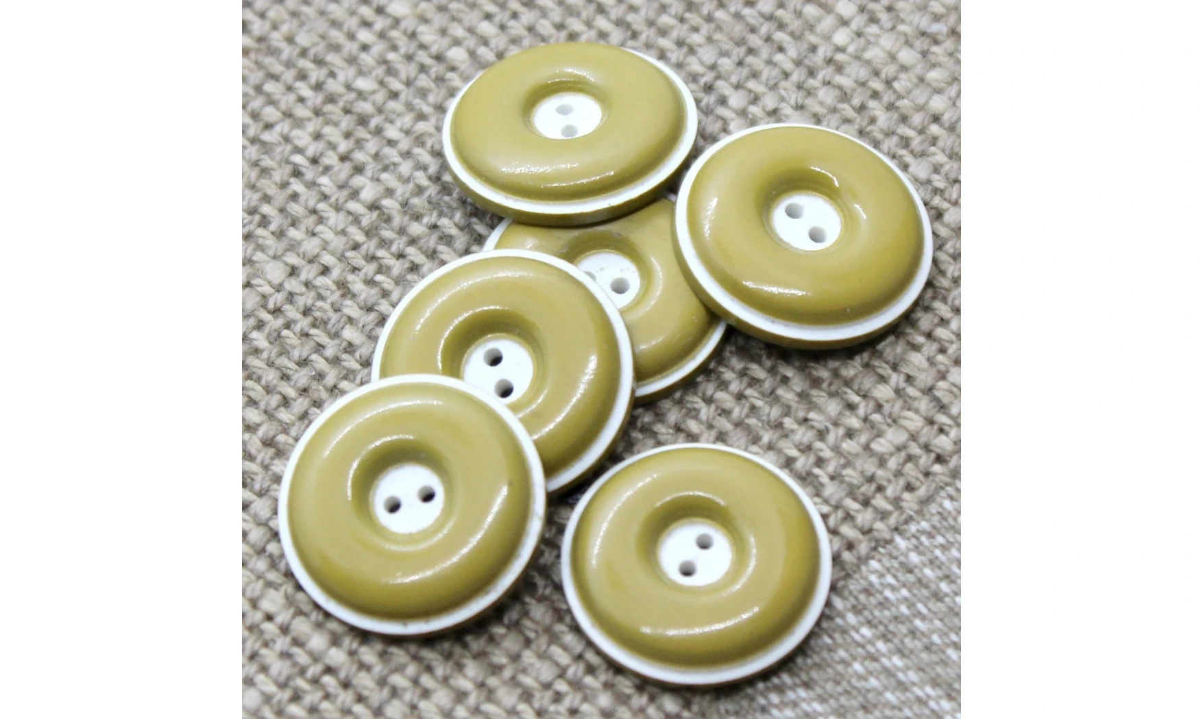 Vintage Button 418B