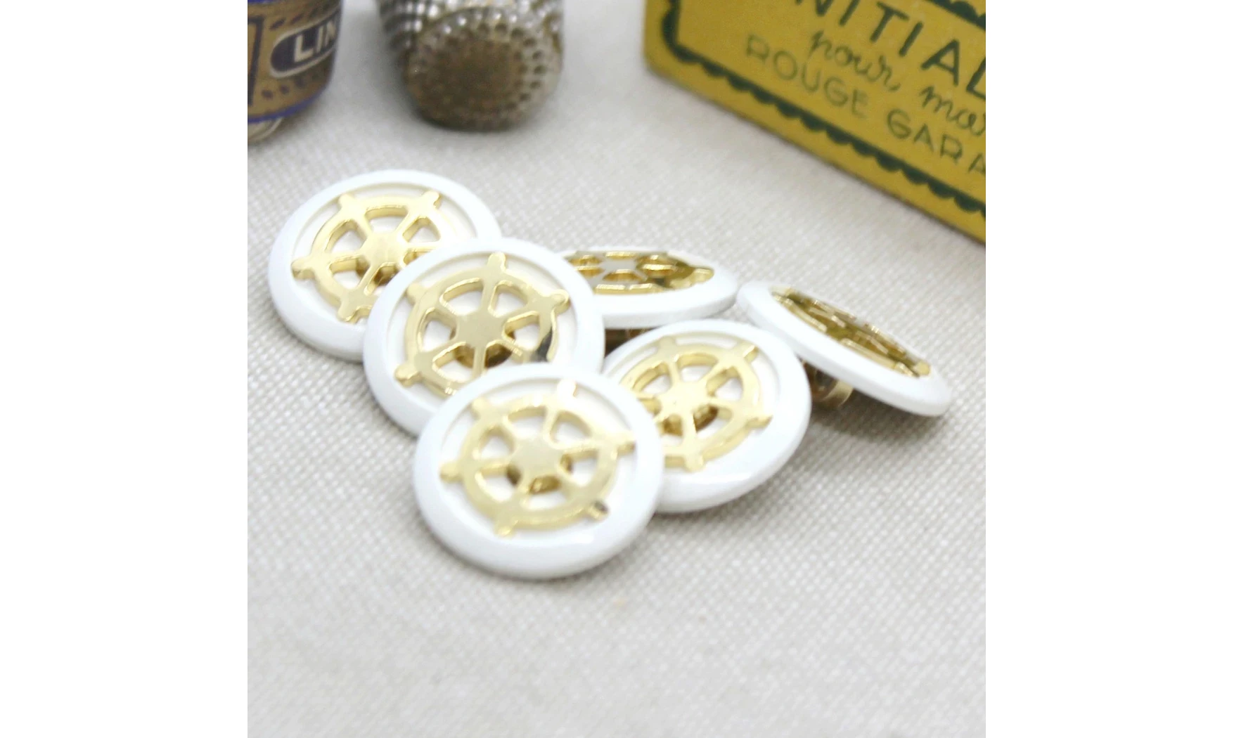 Vintage Button 419B