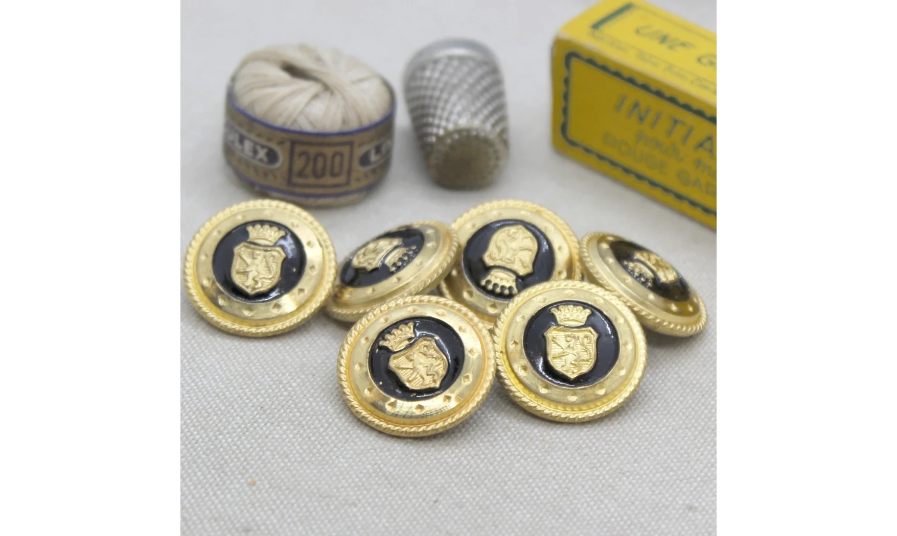 Vintage Button 421B