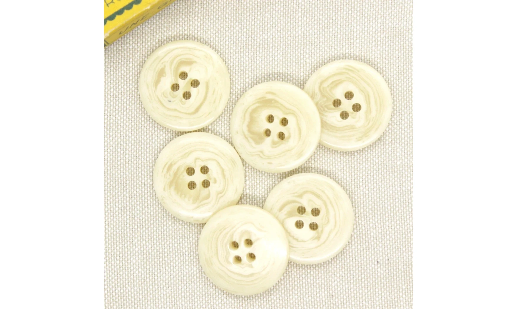 Vintage button 059A