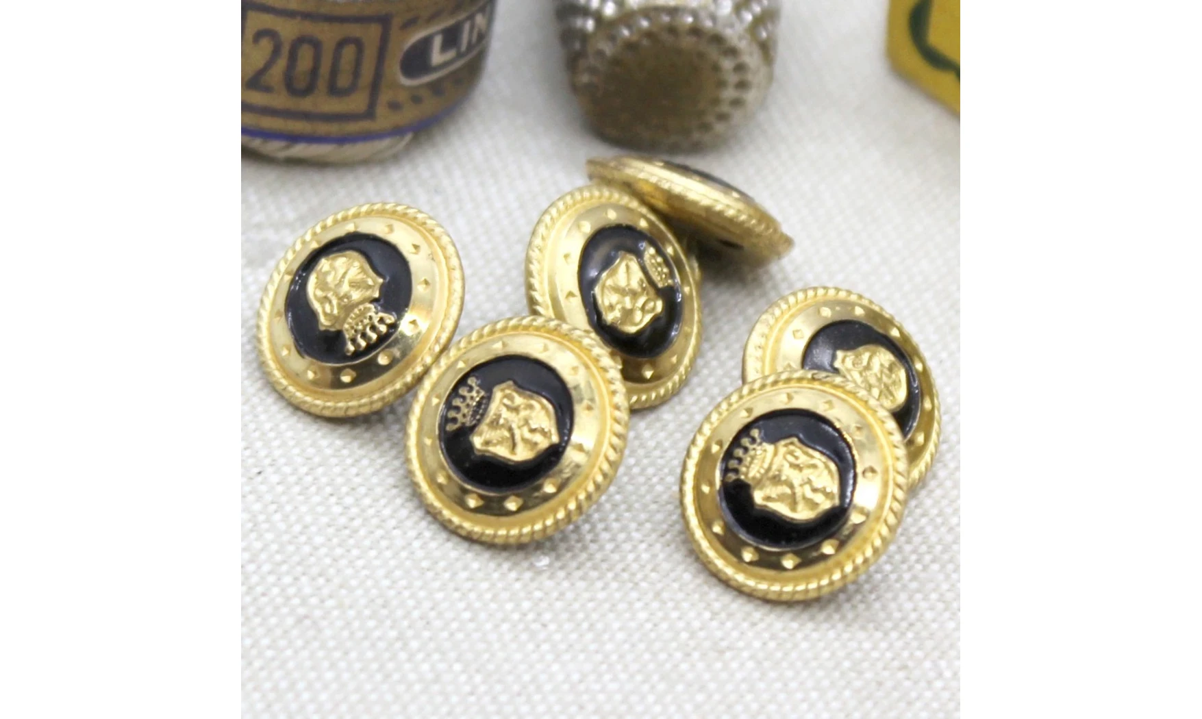 Vintage Button 423B