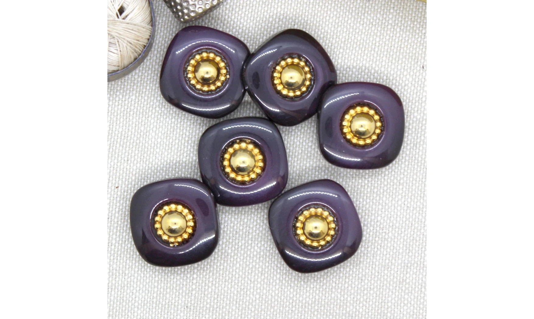Vintage Button 424B