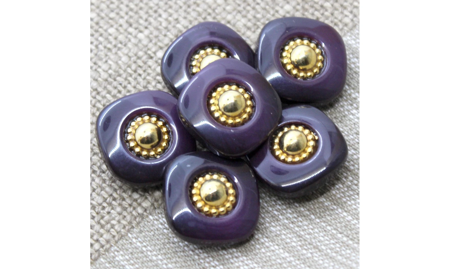 Vintage Button 424B