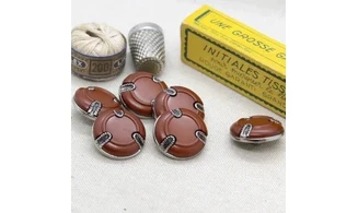 6 boutons / 22MM / Brun Caramel