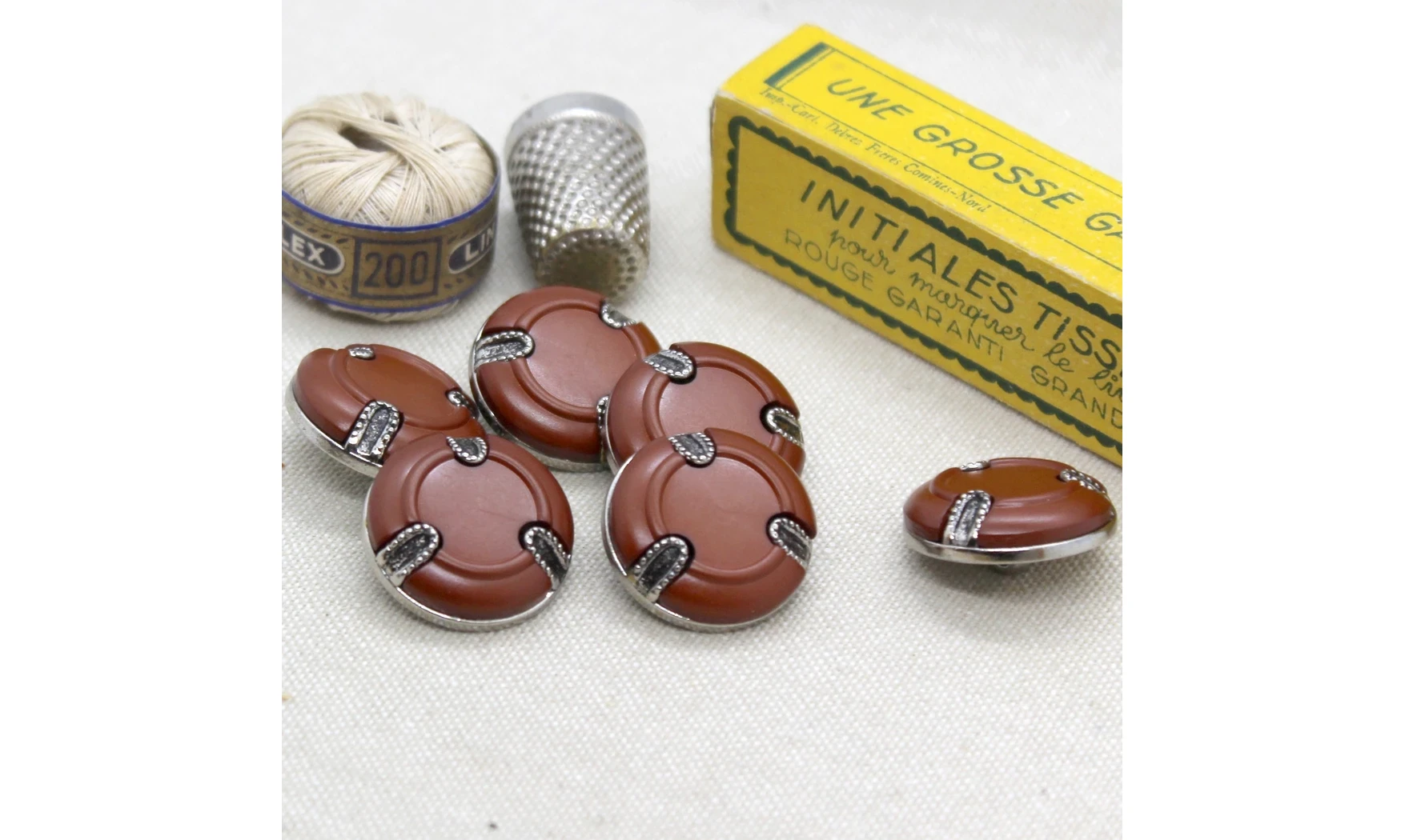 6 boutons / 22MM / Brun Caramel