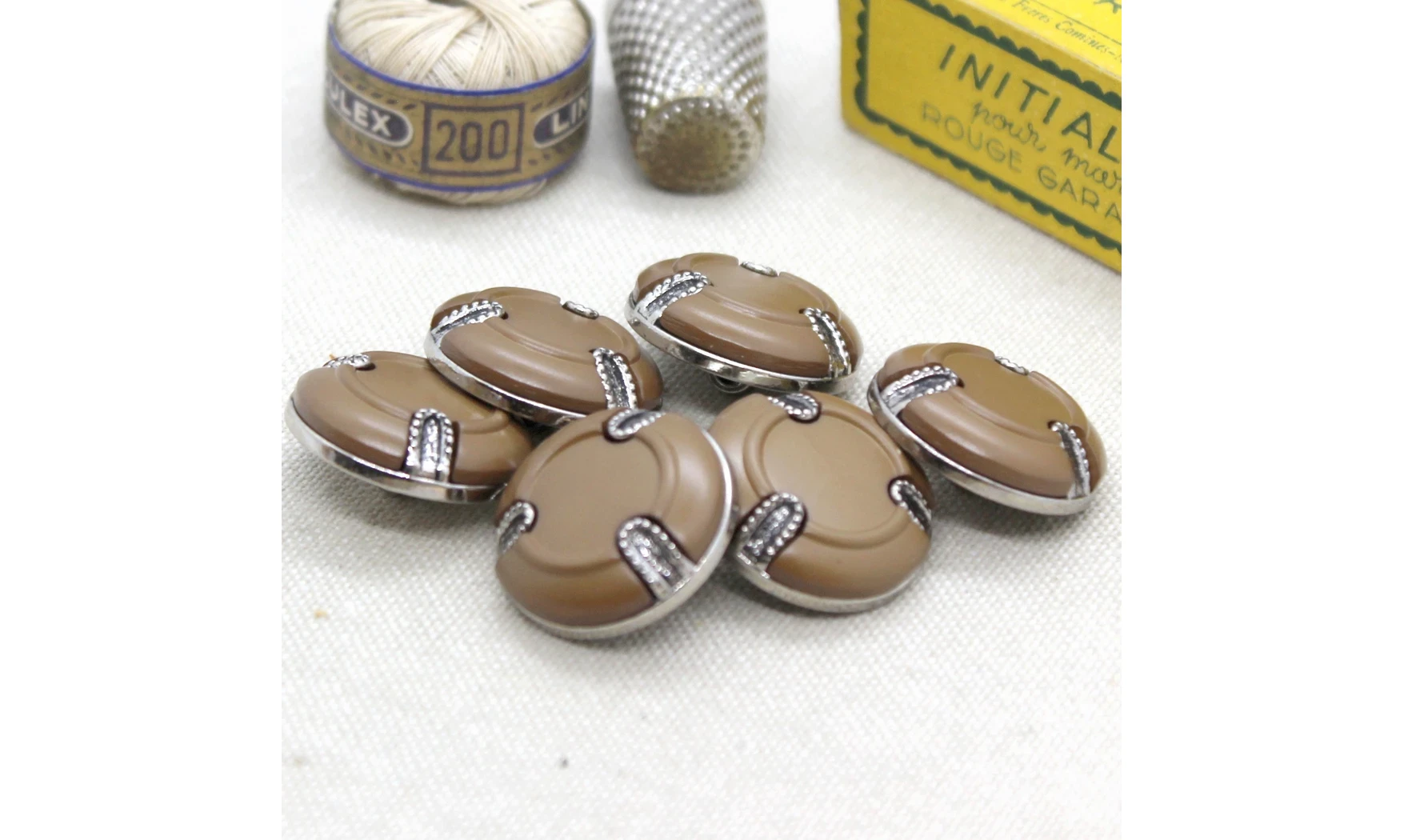 6 boutons / 22MM / Brun