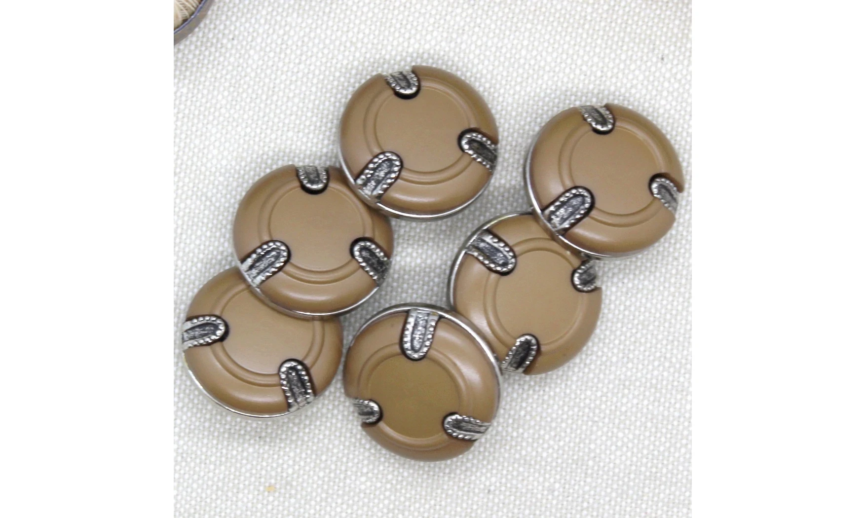6 boutons / 22MM / Brun