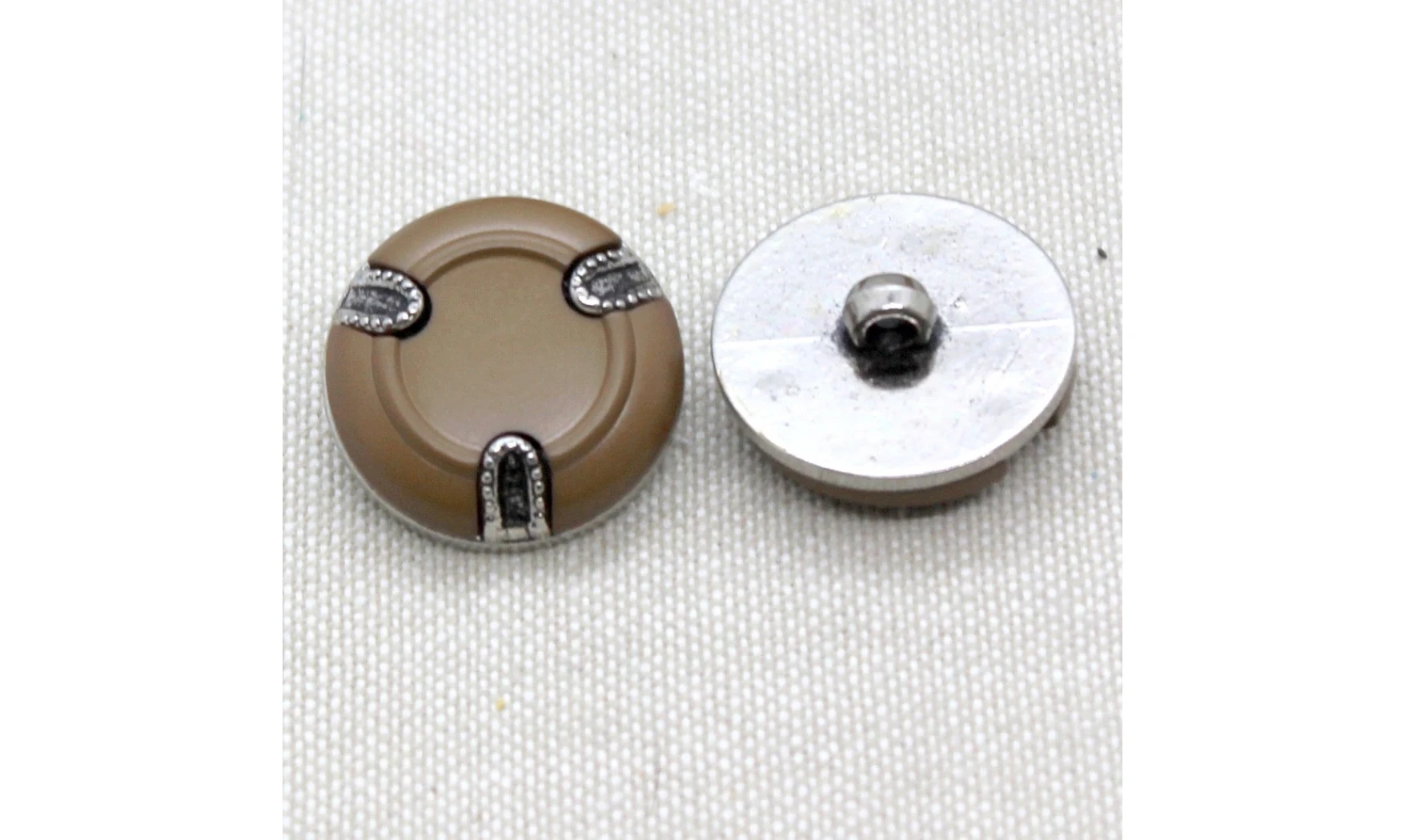 6 boutons / 22MM / Brun