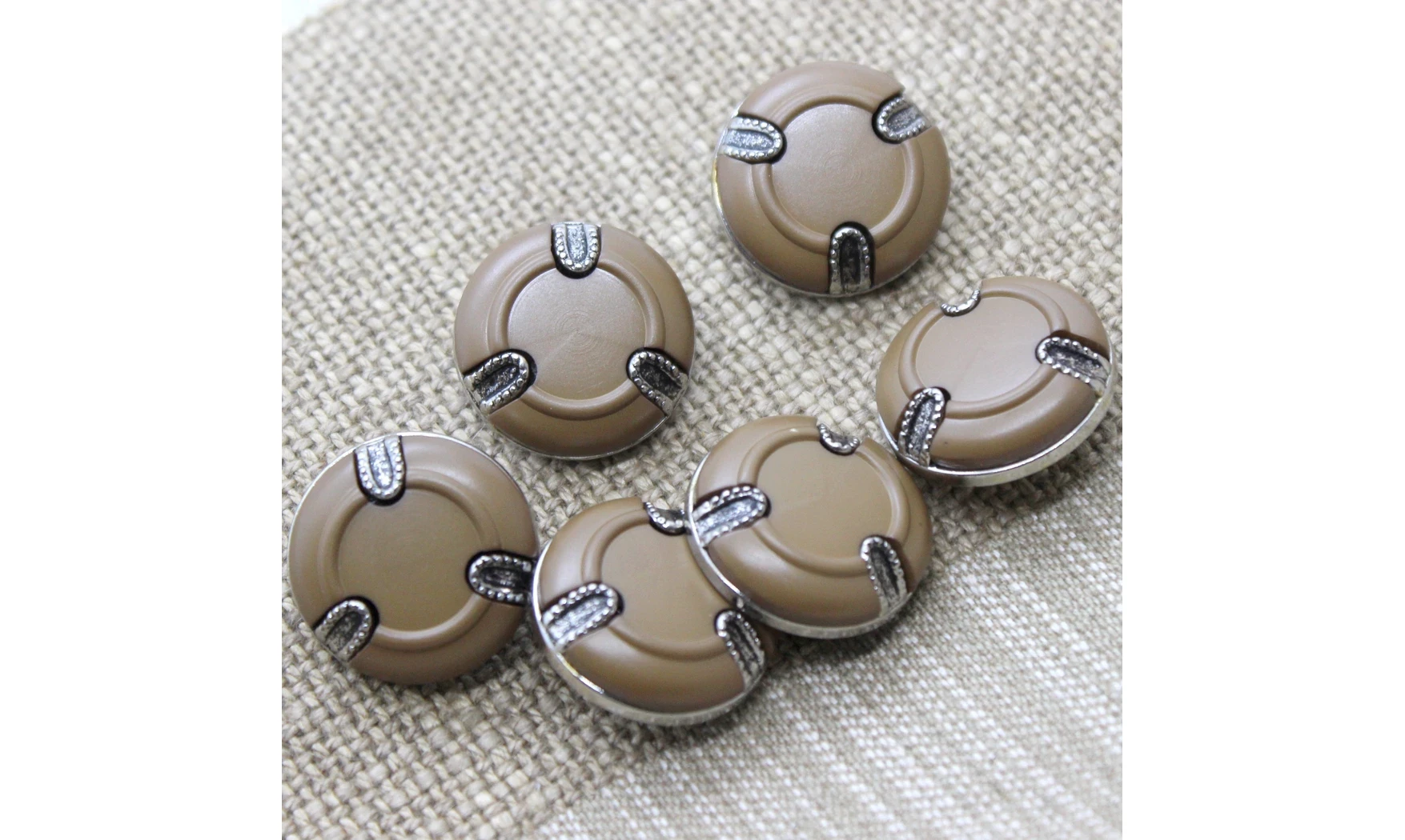 6 boutons / 22MM / Brun