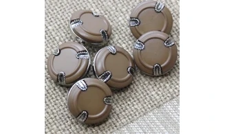 Vintage Button 047C