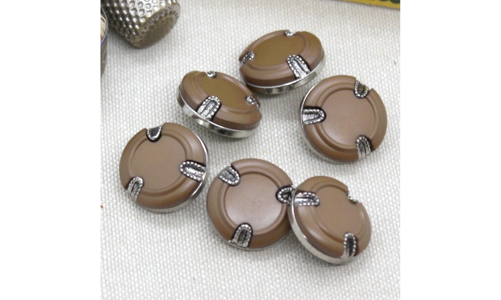 Vintage Button 047C
