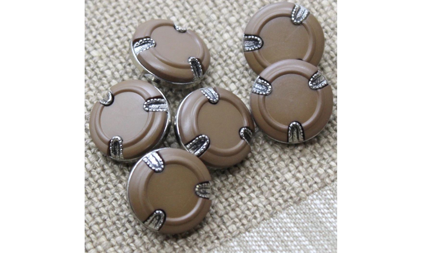 Vintage Button 047C