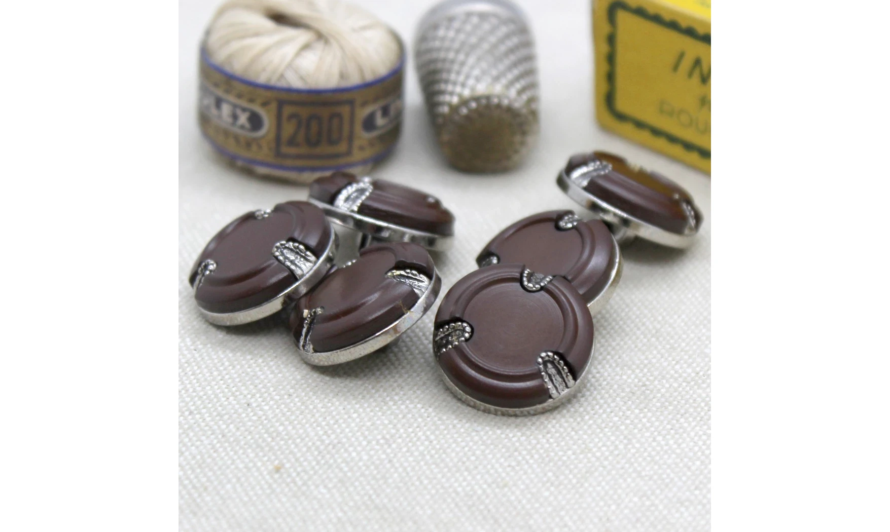Vintage Button 049C