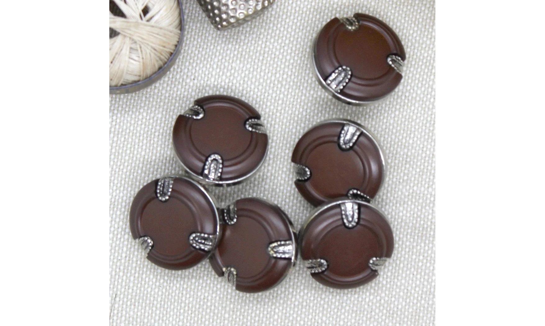 Vintage Button 049C