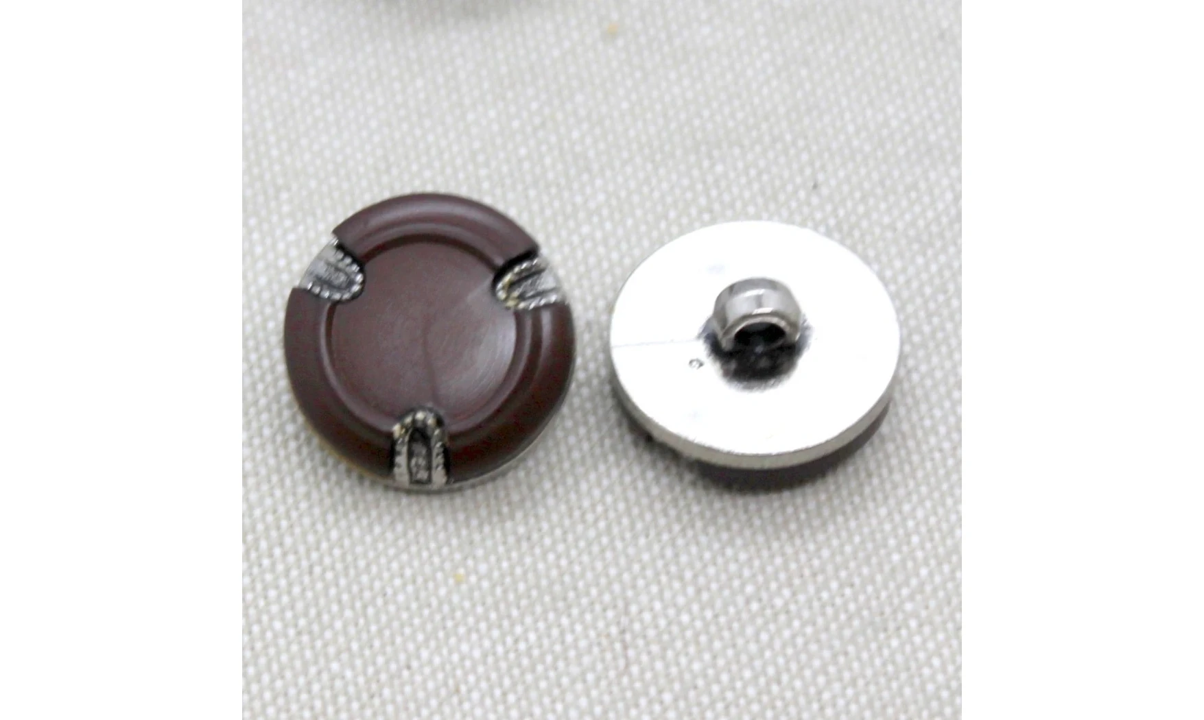Vintage Button 049C
