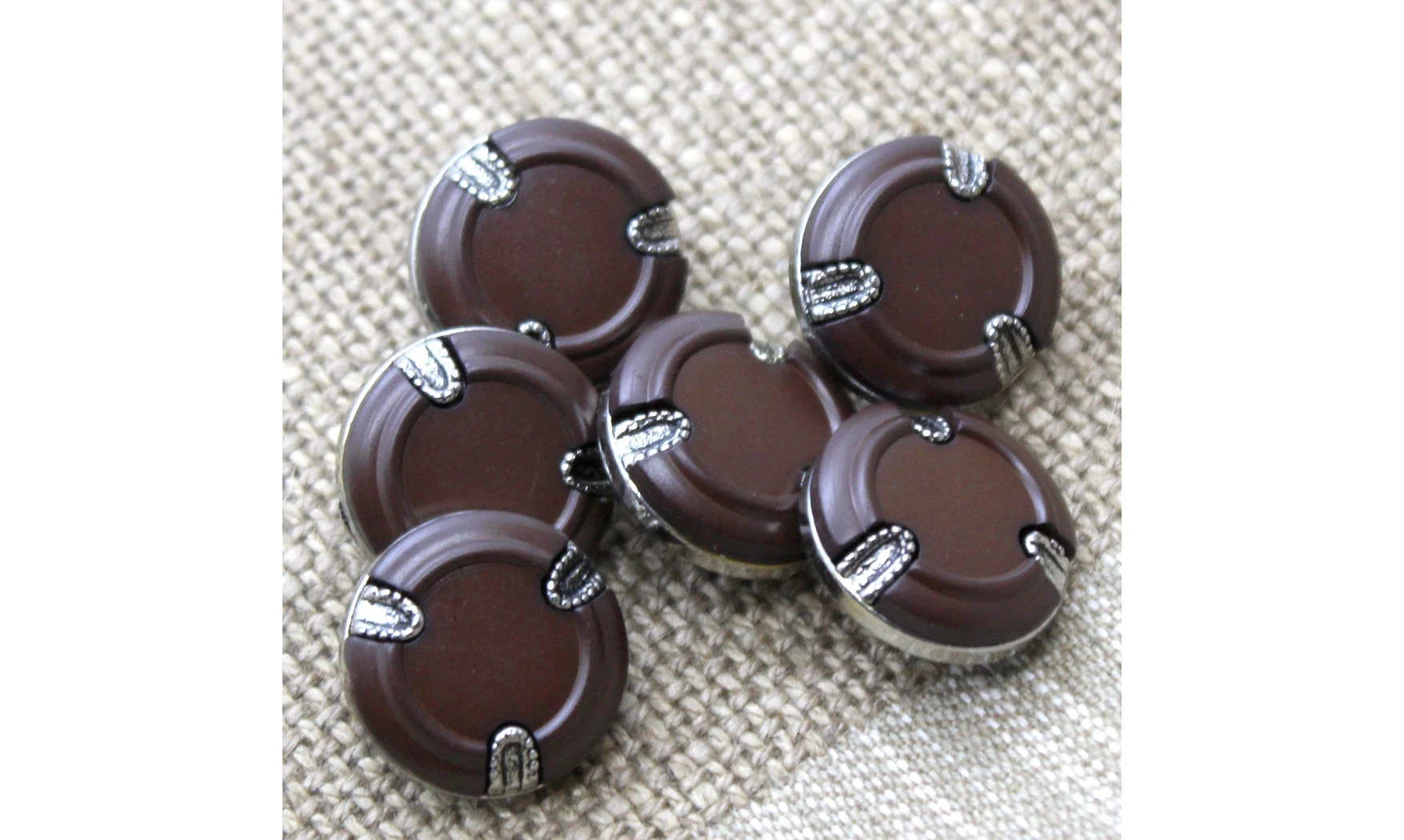 Vintage Button 049C