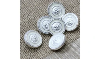 6 boutons / 18MM / Blanc Centre argent