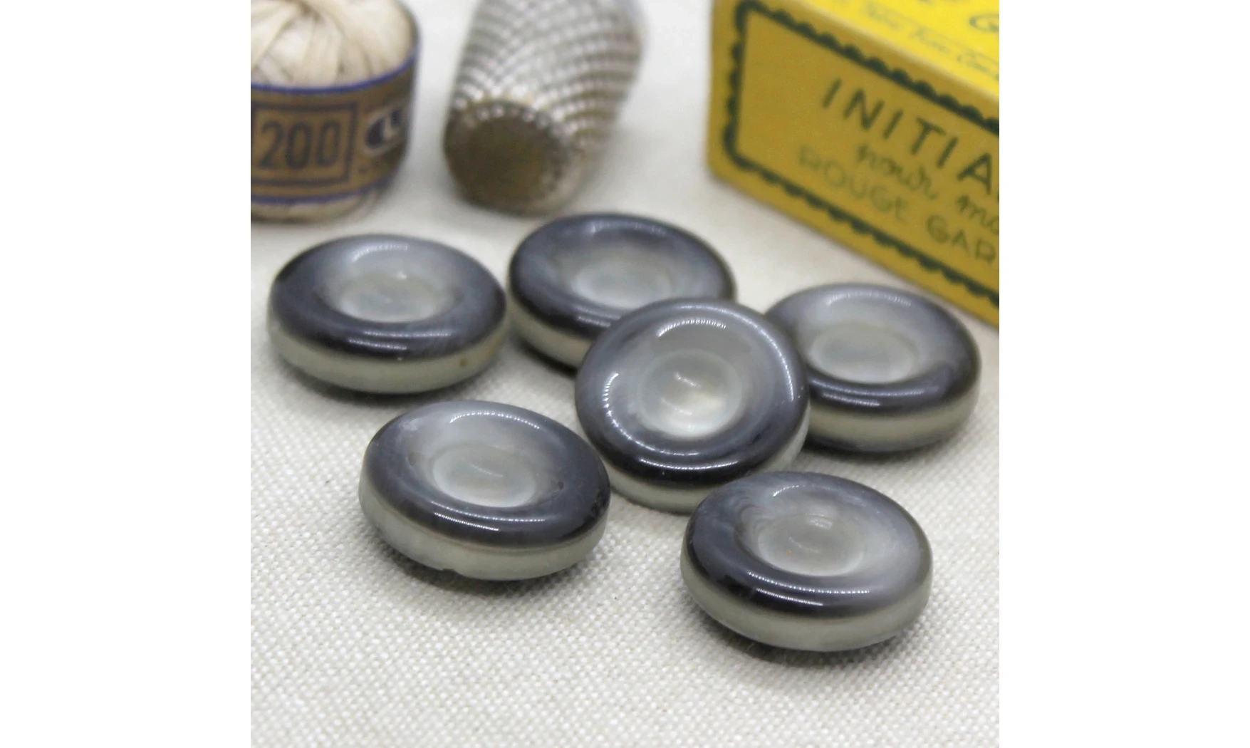 Vintage Button 048B