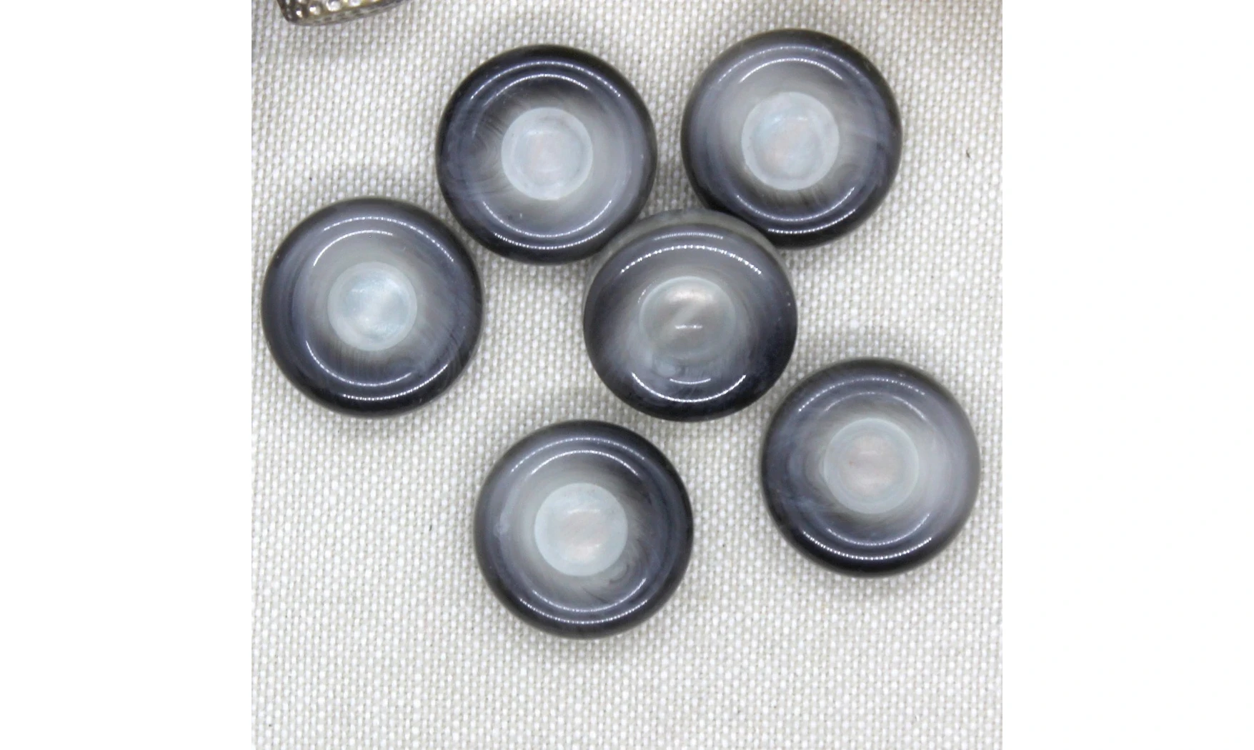 Vintage Button 048B