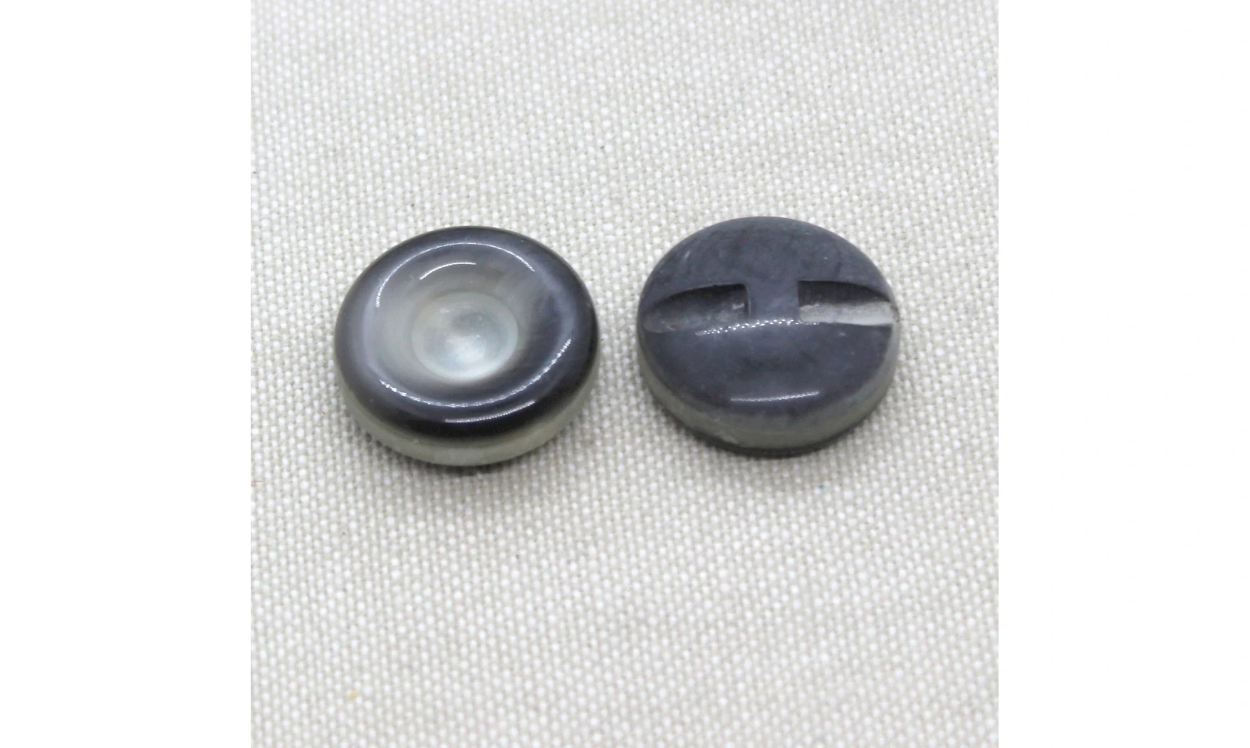 Vintage Button 048B