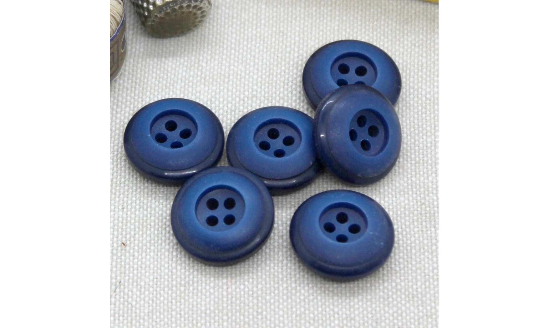 Vintage Button 086B-3