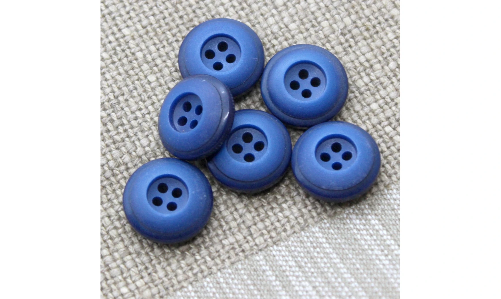 Vintage Button 086B-3