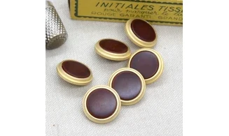 6 boutons / 19MM / Rouge Contour doré